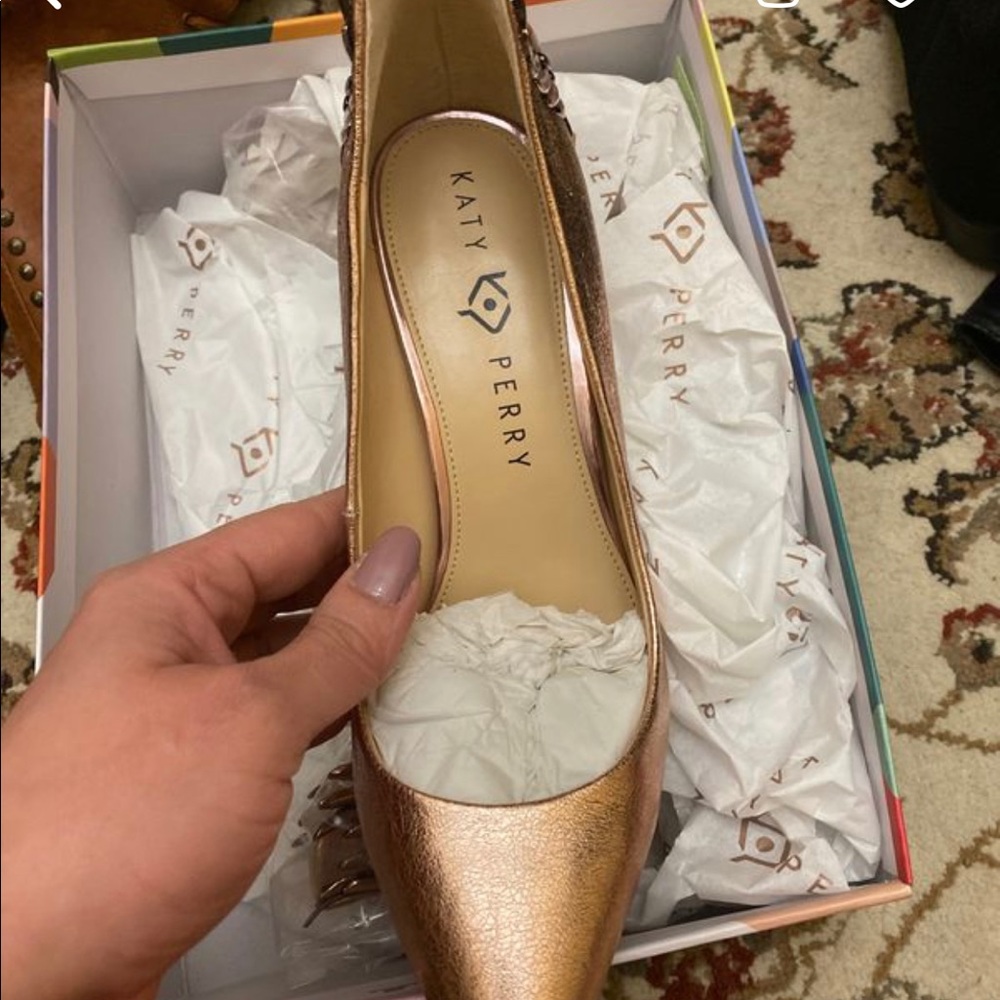 Shoes - Picture 3 of 8